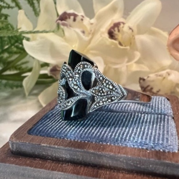 Vintage Black Onyx Filigree Swirl Setting. Caged stone Ring with Marcasite 925 - Picture 6 of 16
